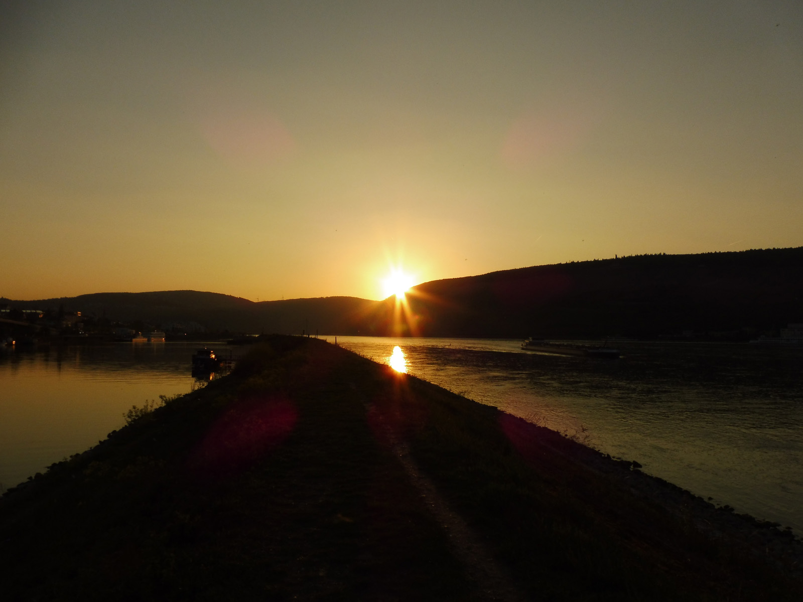 Sonnenuntergang am Binger Loch